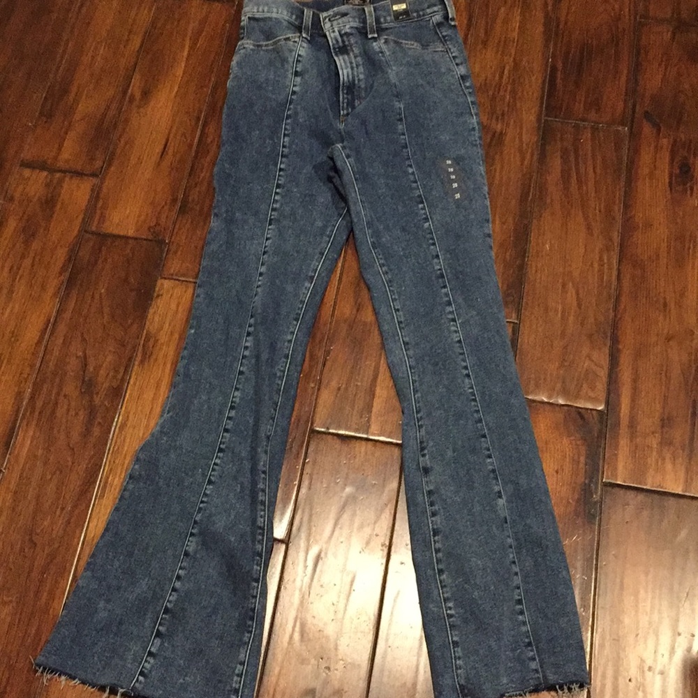 A&F Jeans Ultra High Rise Flare 6/28 NWT
